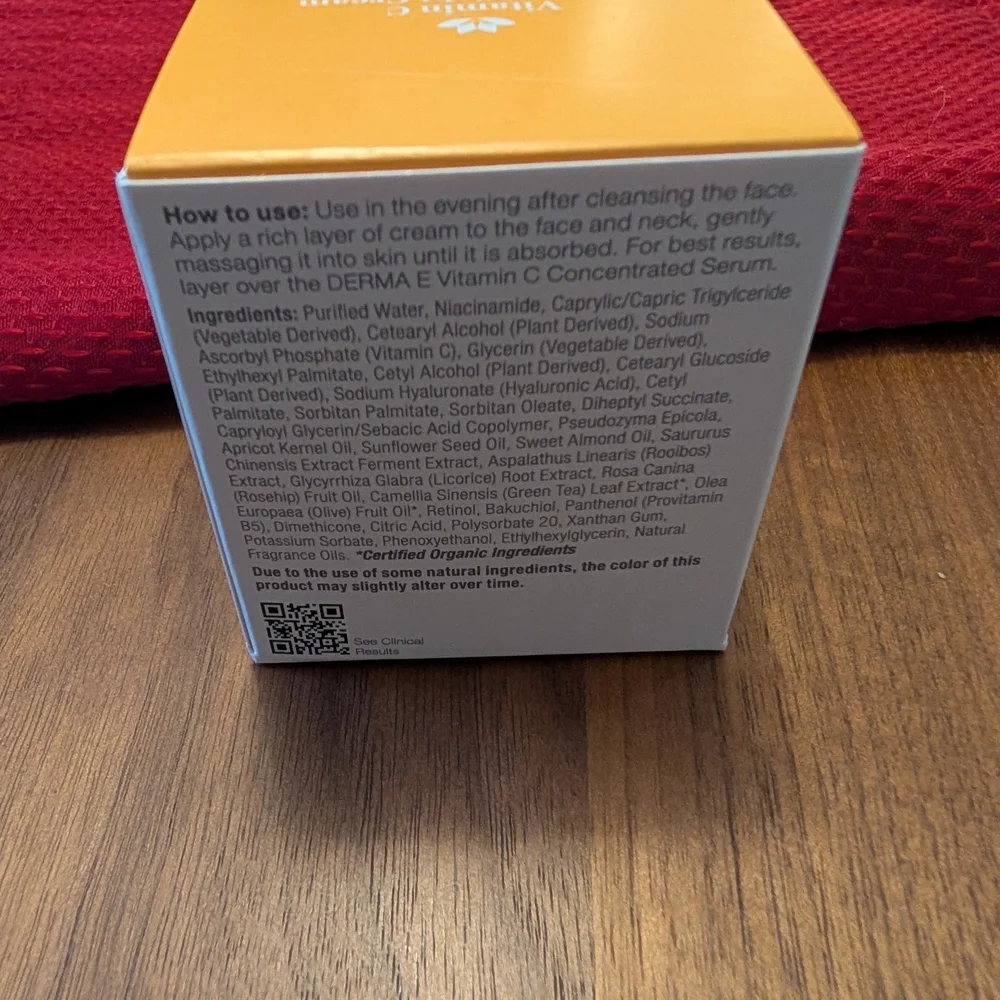 Vitamin C Intense Night Cream — Orange - Picture 3 of 5